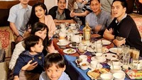 Arie Prabowo mengajak keluarga besarnya buka puasa bersama di sebuah restoran bernama Bimasena yang berada di salah satu Hotel ternama di Jakarta Selatan. Foto: Instagram @arie_ariotedjo