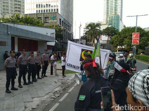 Minta Kekerasan ke Uighur Disetop, Massa Berdemo di Depan Kedubes China