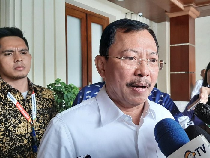Menteri Kesehatan (Menkes) Letjen (Purn) dr Terawan Agus Putranto menemui Menteri Koordinator Bidang Politik Hukum dan Keamanan (Menko Polhukam) Mahfud Md. Pertemuan membahas kondisi ketahanan kesehatan di Indonesia saat ini.