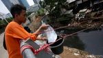 Potret Warung Eretan di Pinggir Kali Mampang