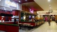 Transpark Mall Bintaro juga dilengkapi dengan berbagai tempat makan beraneka pilihan.