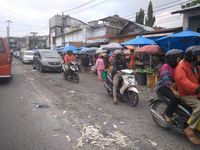 'Dijajah' PKL, Jalanan Sekitar Pasar Sukaramai Medan Semrawut