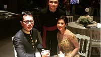 Foto ini tunjukkan kedekatan Sabian dan orangtuanya, saat acara jamuan makan malam di hari pernikahan sang ayah dan Gista Putri. Foto: Instagram - Istimewa