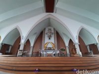 Semangat Paroki Santa Clara Bekasi Siapkan Natal Pertama di Gereja