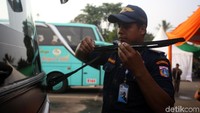 Pemeriksaan kelaikan bus tersebut dilakukan menjelang libur Natal dan Tahun Baru 2020.