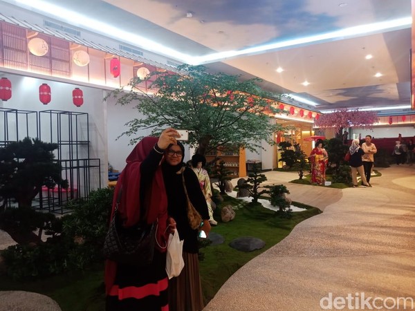 Mal yang terletak di kawasan Transpark Bintaro, Tangerang Selatan ini baru dibuka pada Jumat (20/12/2019). (Putu Intan/detikcom) Mal yang terletak di kawasan Transpark Bintaro, Tangerang Selatan ini baru dibuka pada Jumat (20/12/2019). (Putu Intan/detikcom)