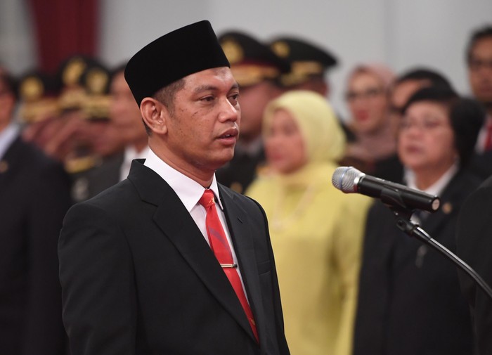 Wakil Ketua KPK Nurul Ghufron mengikuti upacara pelantikan Pimpinan dan Dewan Pengawas KPK di Istana Negara, Jakarta, Jumat (20/12/2019). Presiden Joko Widodo melantik lima pimpinan KPK periode 2019-2023 yakni Firli Bahuri, Alexander Marwata, Lili Pintauli Siregar, Nawawi Pomolango dan Nurul Ghufron. ANTARA FOTO/Akbar Nugroho Gumay/wsj.