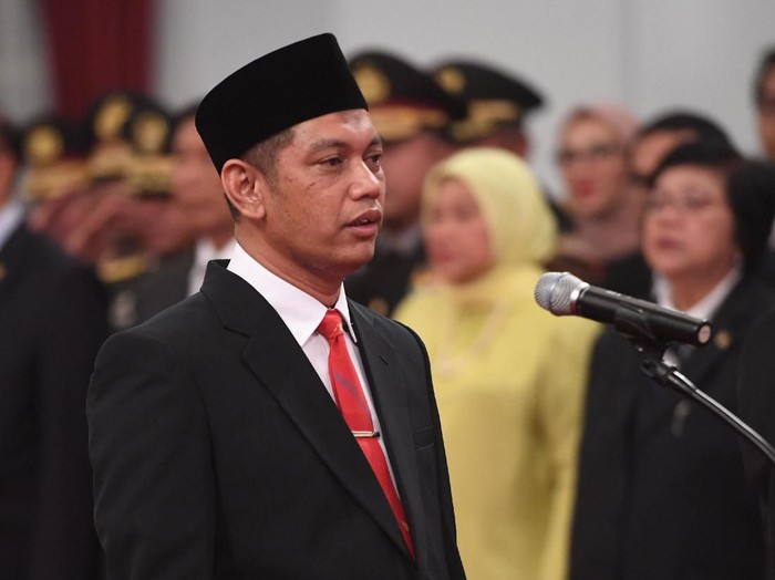 Wakil Ketua KPK Nurul Ghufron mengikuti upacara pelantikan Pimpinan dan Dewan Pengawas KPK di Istana Negara, Jakarta, Jumat (20/12/2019). Presiden Joko Widodo melantik lima pimpinan KPK periode 2019-2023 yakni Firli Bahuri, Alexander Marwata, Lili Pintauli Siregar, Nawawi Pomolango dan Nurul Ghufron. ANTARA FOTO/Akbar Nugroho Gumay/wsj.
