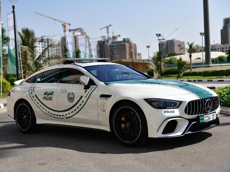 Mobil Sport Polisi Dubai yang Bikin Ngeces