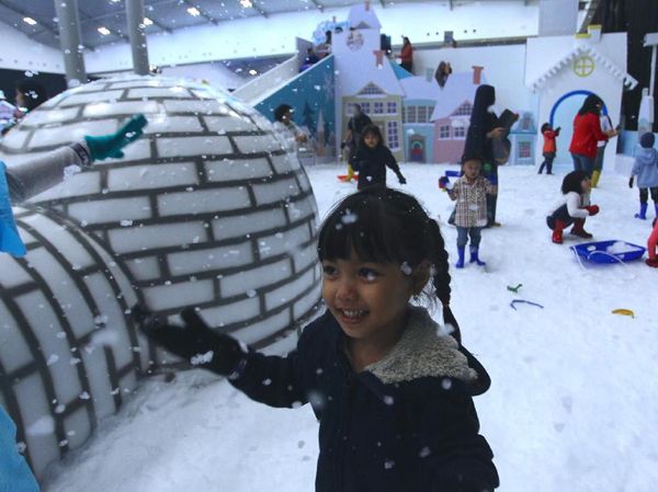 Nikmati Suasana Musim Dingin di ICEFEST