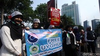 Massa merupakan anggota yang tergolong dalam Solidaritas Rakyat Indonesia untuk Uighur.