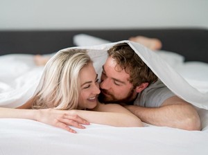 Apa Itu Rimming? Aktivitas Seks Oral yang Kontroversial
