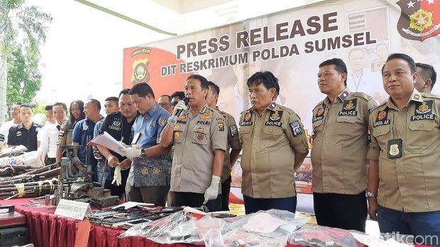  Polda Sumatera Selatan menyita 309 senjata api (senpi) rakitan dari masyarakat