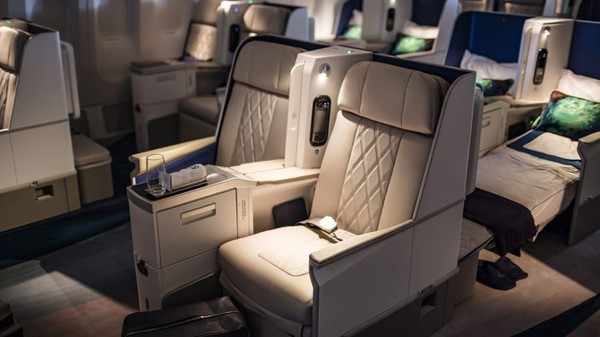 Bernama Crystal Skye, pesawat Crystal Cruises ini bisa dipesan pribadi. Dengan biaya hampir USD 60.000 per jam untuk disewa, Anda bisa menelepon perusahaan terkait rencana perjalanan ke depan (Foto: CNN) Bernama Crystal Skye, pesawat Crystal Cruises ini bisa dipesan pribadi. Dengan biaya hampir USD 60.000 per jam untuk disewa, Anda bisa menelepon perusahaan terkait rencana perjalanan ke depan (Foto: CNN)