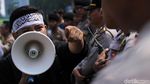 Saling Dorong Warnai Aksi untuk Uighur di Kedubes China