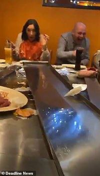 Waduh! Belajar Lempar Telur, Wanita Ini Bikin Atap Restoran Rubuh