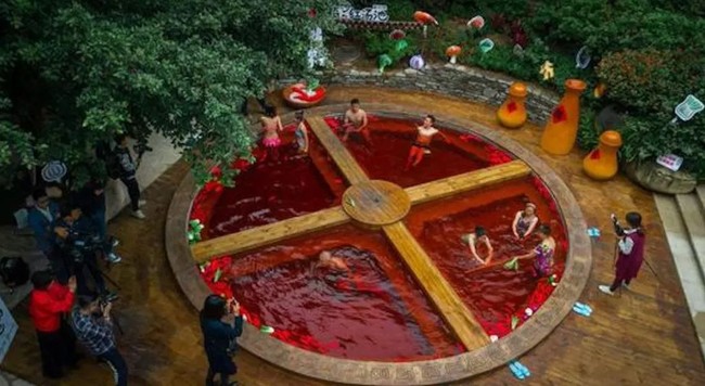 Bisa Berendam Sambil Hirup Aroma Makanan, Ada Spa Hot Pot hingga Kopi