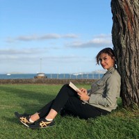 Sneakers favorit Najwa lainnya: Onitsuka Tiger Serrano Black & Gold yang hadir dalam material suede. (Foto: Instagram/@najwashihab)