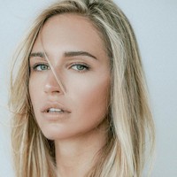 Pilihan perona bibirnya pun tidak biasa yakni Henne Organics Luxury Lip Tint warna Intrigue seharga $30.63. Aku wanita yang lebih suka pakai lip balm. Aku benar-benar hanya punya dua lipstik, satunya hanya sebuah tint, kata Gilda. Foto: Instagram @gildajoelle