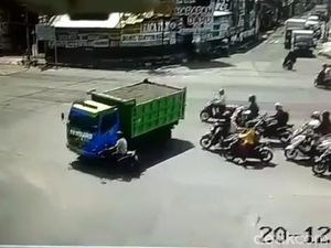 Viral Truk di Jember Lindas Biker hingga Tewas