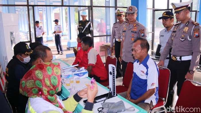 Tes Kesehatan di Terminal Caruban, Beberapa Sopir Bus Sakit Ini