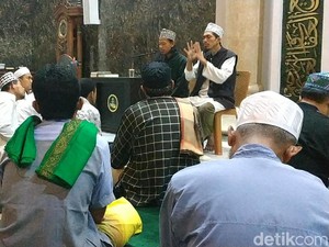 Saat Tuna Rungu di Pacitan Cari Tuhan