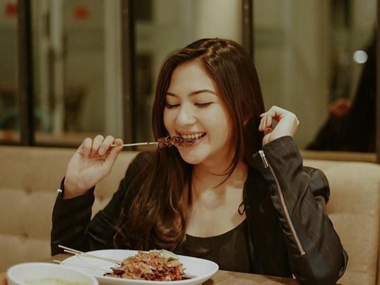 Yuk! Intip Pesona Cantik Jessica Mila Saat Kulineran