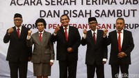 Acara serah-terima jabatan diawali dengan pembacaan pakta integritas oleh pimpinan KPK periode 2019-2023 dan Dewan Pengawas KPK.