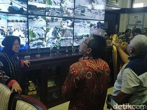 Decak Kagum Anggota DPRD DKI Saat Lihat Ruang Kerja Wali Kota Risma