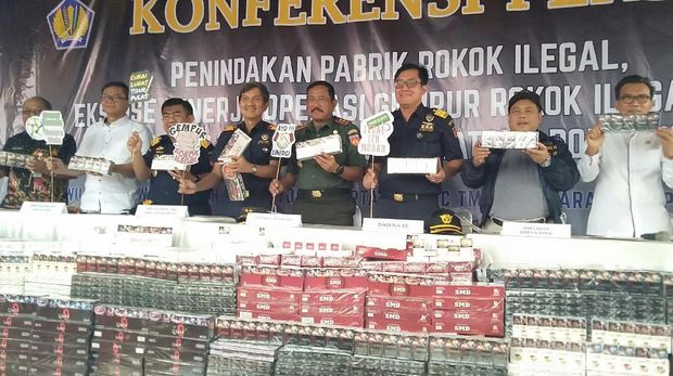 Bea Cukai Bongkar Pabrik Rokok Ilegal Berkedok Rumah Huni di Demak