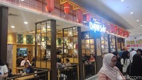 Naik ke lantai 3, kamu akan menemukan berbagai jenis restoran yang didesain seperti restoran tradisional Jepang. (Putu Intan/detikcom)