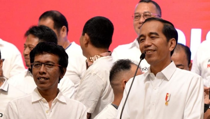 Adian Napitupulu saat halalbihalal bersama Presiden Jokowi
