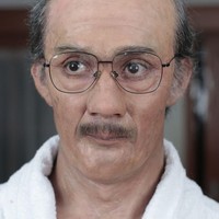 Makeup prostetik diaplikasikan pada seluruh wajah Reza Rahadian, termasuk bagian kepala dan rambut. Foto: Dok. Instagram/@orlandobassi, @officialpilarez