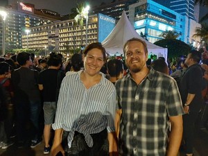 Tak Hanya Warga Lokal, Turis Asing Juga Menikmati Acara Christmas Carol