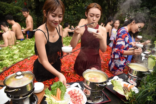 Bisa Berendam Sambil Hirup Aroma Makanan, Ada Spa Hot Pot hingga Kopi