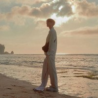 Netizen penggemar Lee Min Ho tentu jadi yang paling senang dengan perilisan foto terbarunya ini. Foto: Dok. DAZED Magazine