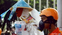 Sampah plastik menjadi salah satu isu serius di seluruh dunia. Penanganan untuk menekan jumlah limbah plastik agar tak terus meningkat pun terus diupayakan.