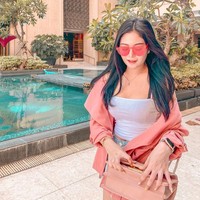 Wanita asal Mojokerto ini cukup populer di media sosial. Pemilik akun Instagram @icha_kharoline ini telah memiliki 1,1 juta lebih pengikut. Foto: Instagram @icha_kharoline