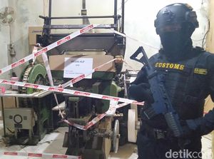 Bea Cukai Bongkar Pabrik Rokok Ilegal Berkedok Rumah Huni di Demak