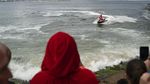 Hohoho! Di Brasil Santa Claus Asyik Naik Jet Ski