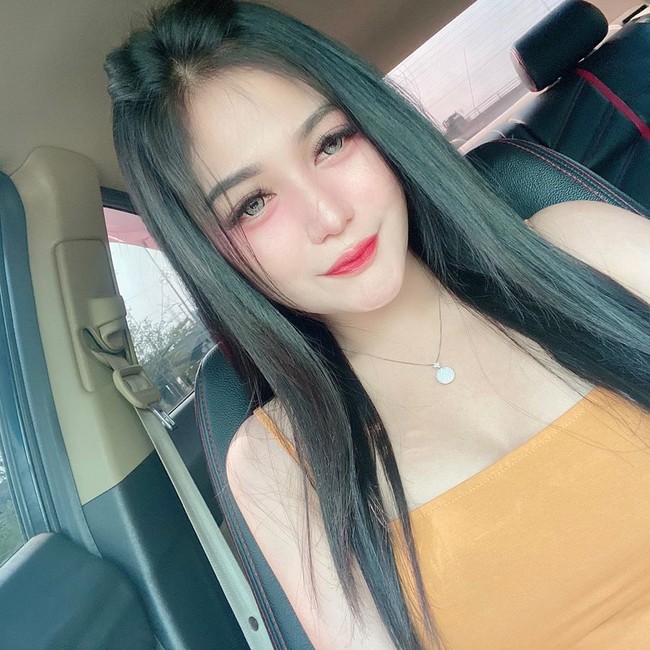  Wanita yang mengaku sebagai pemilik wedding gallery ini juga menerima banyak endorse berbagai produk. Mulai dari produk-produk kecantikan hingga beberapa merek fashion. Foto: Instagram @icha_kharoline