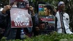 Saling Dorong Warnai Aksi untuk Uighur di Kedubes China