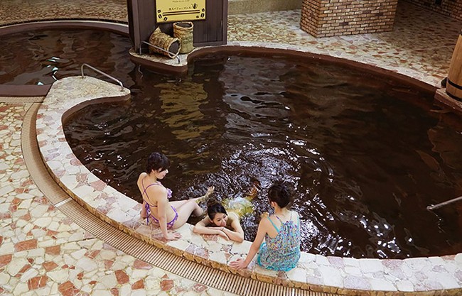 Bisa Berendam Sambil Hirup Aroma Makanan, Ada Spa Hot Pot hingga Kopi