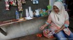 Potret Warung Eretan di Pinggir Kali Mampang