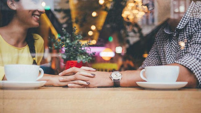 Pengunjung Resto Bermesraan Dipukuli hingga Makanan Perang Dunia