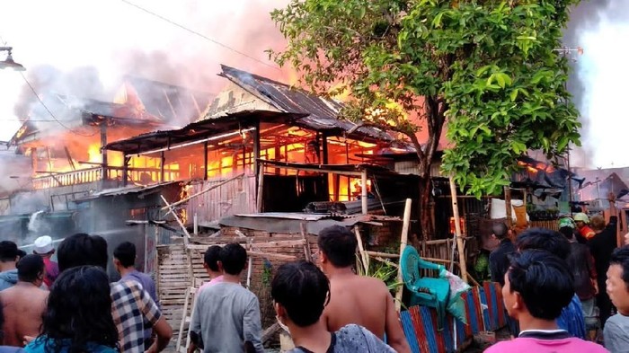 Jago Merah Mengamuk di Permukiman Warga Makassar