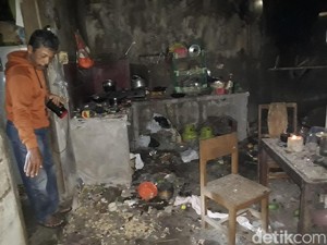Atap Rumah Tersambar Petir di Sleman Sementara Ditutup Terpal