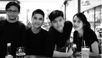 Kompak pakai pakaian serba hitam, keluarga Wishnutama ini sering bagikan momen mereka saat kulineran bersama. Foto: Instagram - Istimewa
