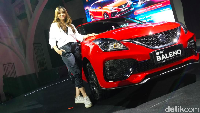 Suzuki New Baleno mengalami beberapa ubahan, baik di area eksterior maupun interior. Dari area luar, mobil ini mendapat LED projector headlamp, sporty black polished alloy wheel, sporty new bumper design with new grill & foglamp design, serta spacious cabin with new interior color and pattern.