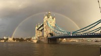 Pemandangan pelangi yang menghiasi langit Kota London, Inggris. Paul Gilham/Getty Images.